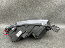 Laden Sie das Bild in den Galerie-Viewer, Frontscheinwerfer Citroën Berlingo 9816824880 Links Scheinwerfer Headlight SCH8982517742rn