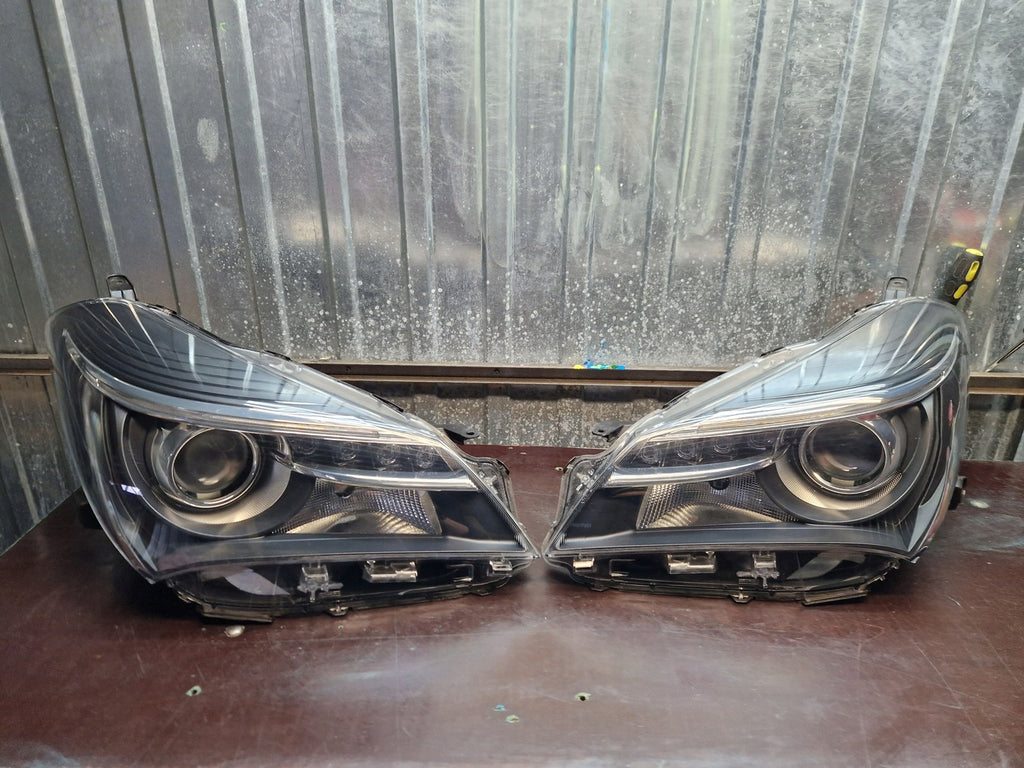 Frontscheinwerfer Toyota Yaris LED Ein Satz Scheinwerfer Headlight