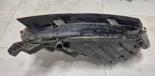 Laden Sie das Bild in den Galerie-Viewer, Frontscheinwerfer Skoda Octavia IV LE18A6418 5E4941015030111823100 Rechts SCH6077942778np