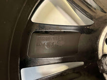 Laden Sie das Bild in den Galerie-Viewer, 1x Alufelge 17 Zoll 7.0&quot; 5x112 45ET Glanz Graphit 57A601025AA Mg Karoq Rim Wheel