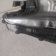 Laden Sie das Bild in den Galerie-Viewer, Frontscheinwerfer Toyota Aygo X 29316 Links Scheinwerfer Headlight SCH2987441921km