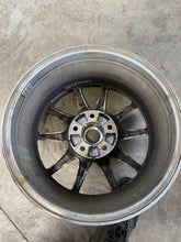 Load image into Gallery viewer, 1x Alufelge 16 Zoll 6.5&quot; 5x114.3 40ET Glanz Silber KE409-3Z110, SUZ16 Nissan