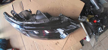 Laden Sie das Bild in den Galerie-Viewer, Frontscheinwerfer Mitsubishi Outlander III 8301D3-02 Full LED Rechts Headlight SCH9303775384vy