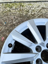 Laden Sie das Bild in den Galerie-Viewer, 1x Alufelge 16 Zoll 6.5&quot; 5x110 82A601025C Audi A1 Rim Wheel