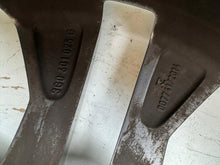 Load image into Gallery viewer, 1x Alufelge 17 Zoll 7.0" 5x112 40ET Glanz Silber 3G0601025 Mg Passat Rim Wheel FEL3561068374cn