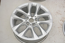 Laden Sie das Bild in den Galerie-Viewer, 1x Alufelge 17 Zoll 7.5&quot; 5x112 54ET Glanz Silber 6855088 BMW 1 Rim Wheel