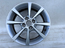 Laden Sie das Bild in den Galerie-Viewer, 1x Alufelge 15 Zoll 6.0&quot; 4x100 48ET Silber K7400ADE05 Hyundai I10 Rim Wheel