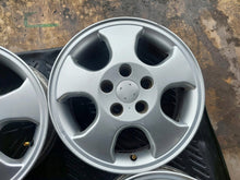 Laden Sie das Bild in den Galerie-Viewer, 4x Alufelge 15 Zoll 6.0&quot; 5x100 Glanz 60505 Opel Signum Vectra Zafira Meriva