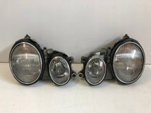 Laden Sie das Bild in den Galerie-Viewer, Frontscheinwerfer Mercedes-Benz Clk A208 2088000175 Ein Satz Headlight