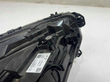 Laden Sie das Bild in den Galerie-Viewer, Frontscheinwerfer Mercedes-Benz Eqb NKO4525 Ein Stück (Rechts oder Links) SCH7248483424io