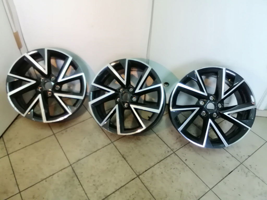 1x Alufelge 18 Zoll 8.0" 5x112 44ET Glanz 3V0601025AP Mg Superb I Rim Wheel FEL6048804937bi