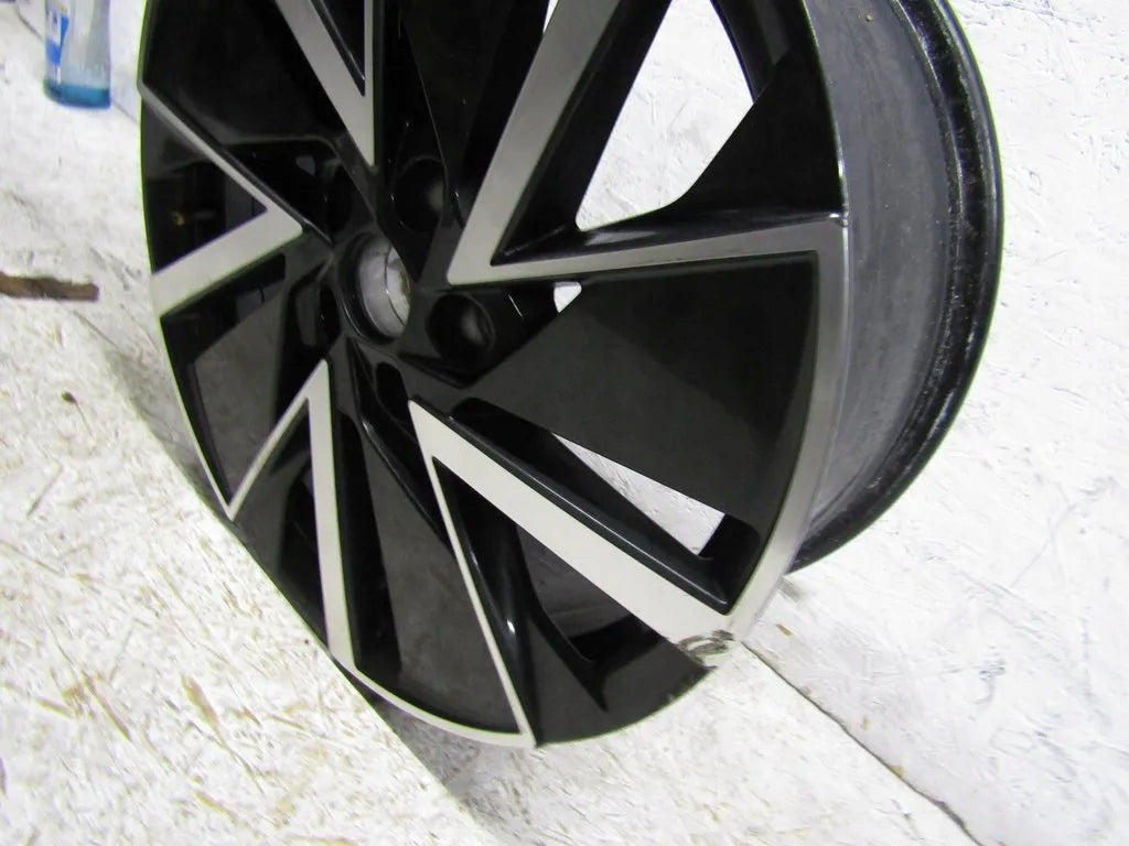 1x Alufelge 18 Zoll 7.5" 5x112 48ET Glanz Schwarz 5E3601025AD Mg Octavia 5e3 Iv