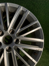 Laden Sie das Bild in den Galerie-Viewer, 1x Alufelge 17 Zoll 7.0" 5x112 54ET Glanz Silber 5K7601025A VW Golf VI I FEL9582802783dr