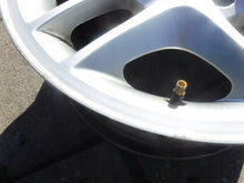 Laden Sie das Bild in den Galerie-Viewer, 1x Alufelge 16 Zoll 7.0&quot; 5x120 47ET 6752769 BMW Rim Wheel