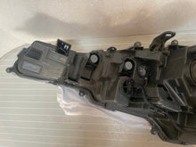 Laden Sie das Bild in den Galerie-Viewer, Frontscheinwerfer Toyota Corolla 81110-02S70 LED Rechts Scheinwerfer Headlight SCH5885224121wu