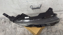 Load image into Gallery viewer, Frontscheinwerfer Hyundai Bayon 92208-Q0500 LED Rechts Scheinwerfer Headlight