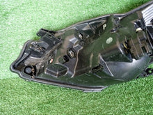 Laden Sie das Bild in den Galerie-Viewer, Frontscheinwerfer Toyota Yaris OD-158 Rechts Scheinwerfer Headlight