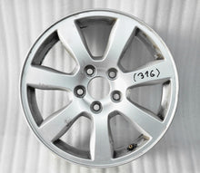 Laden Sie das Bild in den Galerie-Viewer, 1x Alufelge 16 Zoll 7.0&quot; 5x108 50ET Silber 31381194 Volvo S60 S80 C30 S40 V50