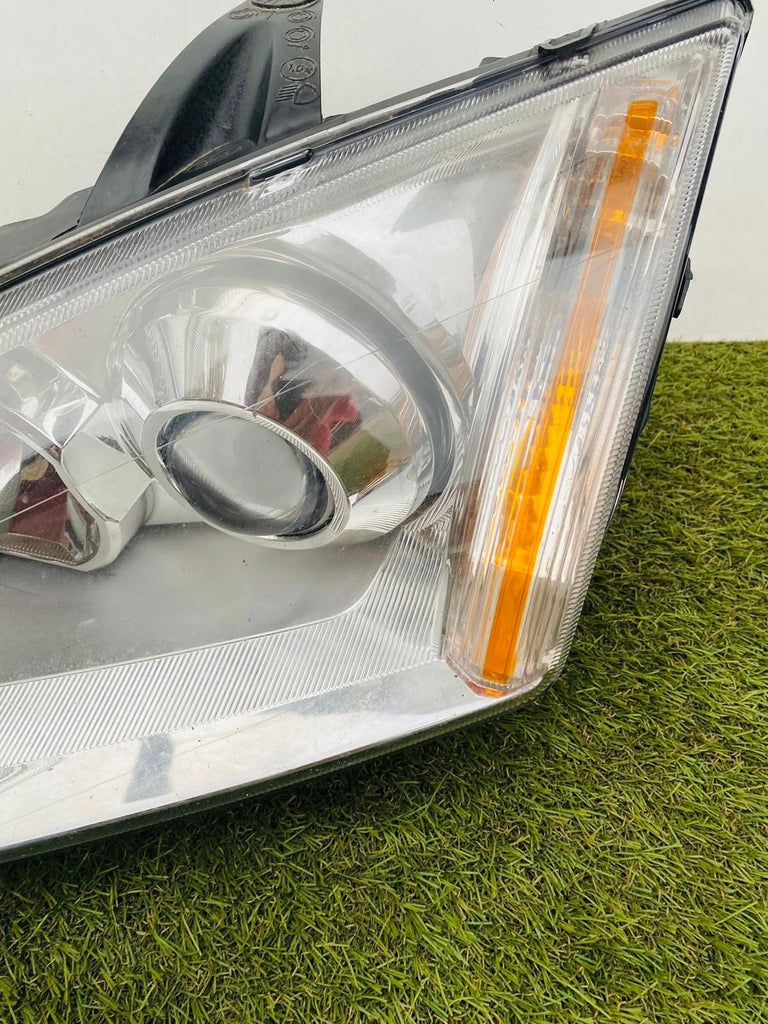 Frontscheinwerfer Ford Focus Xenon Ein Stück (Rechts oder Links) Headlight