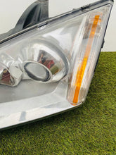 Laden Sie das Bild in den Galerie-Viewer, Frontscheinwerfer Ford Focus Xenon Ein Stück (Rechts oder Links) Headlight