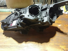 Laden Sie das Bild in den Galerie-Viewer, Frontscheinwerfer Mercedes-Benz W251 A2518203661 Rechts Scheinwerfer Headlight SCH6399726494jr