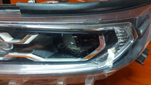 Load image into Gallery viewer, Frontscheinwerfer Toyota V 81185-42A33 LED Links Scheinwerfer Headlight