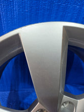 Laden Sie das Bild in den Galerie-Viewer, 1x Alufelge 17 Zoll 7.0&quot; 5x112 5JA601025H Skoda Roomster Rim Wheel
