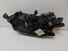 Laden Sie das Bild in den Galerie-Viewer, Frontscheinwerfer Mitsubishi Outlander III 8301C2-04 Rechts Headlight SCH3020347827rz