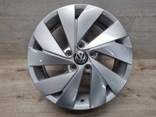Load image into Gallery viewer, 4x Alufelge 17 Zoll 6.5" 5x112 46ET Glanz Silber 5H0601025B VW Golf Viii FEL5716081126ii