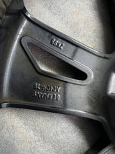 Laden Sie das Bild in den Galerie-Viewer, 1x Alufelge 17 Zoll 7.0" 5x114.3 47ET Glanz 40300BV808 Nissan Juke Rim Wheel FEL2085225352hc