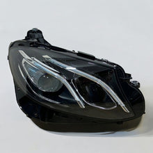 Laden Sie das Bild in den Galerie-Viewer, Frontscheinwerfer Mercedes-Benz W213 A2139066601 LED Rechts Headlight