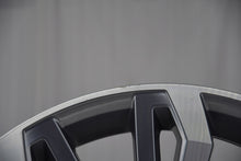 Laden Sie das Bild in den Galerie-Viewer, 4x Alufelge 18 Zoll 7.0&quot; 5x112 45ET Glanz Grau 2GA601025 Mg Rim Wheel