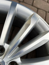 Laden Sie das Bild in den Galerie-Viewer, 4x Alufelge 18 Zoll 7.0" 5x112 43ET Glanz Silber 565601025E Skoda Kodiaq FEL4981756231tn