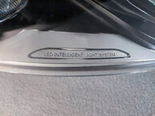 Laden Sie das Bild in den Galerie-Viewer, Frontscheinwerfer Mercedes-Benz Vito W447 4479061501 Rechts Headlight