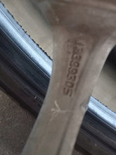 Laden Sie das Bild in den Galerie-Viewer, 1x Alufelge 16 Zoll 6.5" 4x100 40ET Glanz Silber 13399305 Opel Corsa E Rim Wheel FEL4780720188hf