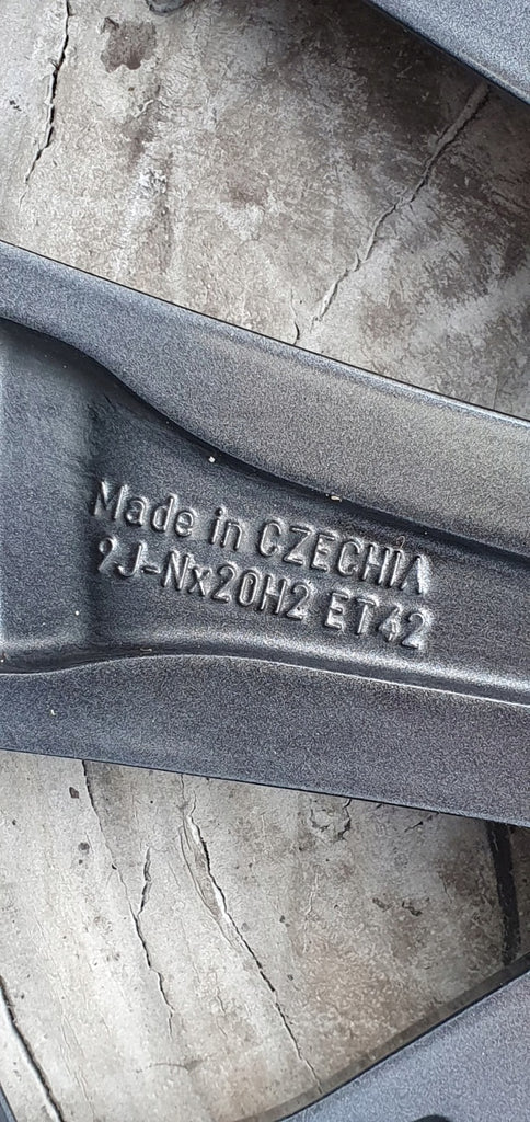 1x Alufelge 20 Zoll 9.0" 5x112 42ET Glanz Graphit 5LA601025 Mg Karoq Enyaq FEL8354288266vb