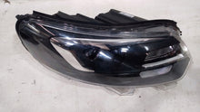 Laden Sie das Bild in den Galerie-Viewer, Frontscheinwerfer Opel Zafira Vivaro 9832836480 Xenon Rechts Headlight
