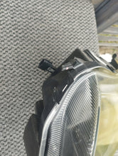 Laden Sie das Bild in den Galerie-Viewer, Frontscheinwerfer Dacia Spring 266008993R Ein Satz Scheinwerfer Headlight SCH6986330910rz