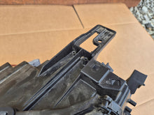 Laden Sie das Bild in den Galerie-Viewer, Frontscheinwerfer Mitsubishi Cross Full LED Ein Stück (Rechts oder Links)