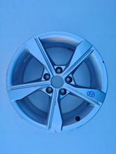 Laden Sie das Bild in den Galerie-Viewer, 1x Alufelge 17 Zoll 7.5&quot; 5x112 38ET Glanz Silber 8W0601025 Audi B9 Rim Wheel