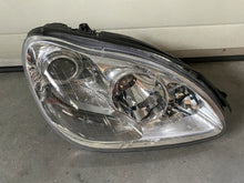 Laden Sie das Bild in den Galerie-Viewer, Frontscheinwerfer Mercedes-Benz A2208204061 Halogen Rechts Headlight