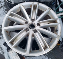 Load image into Gallery viewer, 1x Alufelge 18 Zoll 7.0" 5x112 43ET Glanz Silber 5N0601025AF VW Tiguan Rim Wheel FEL4562081064ve