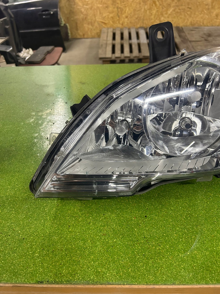 Frontscheinwerfer Mercedes-Benz Viano W639 Vito 1EG009627-01 Links Headlight SCH8091300351ku