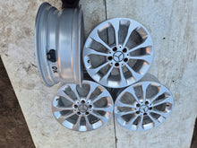 Laden Sie das Bild in den Galerie-Viewer, 4x Alufelge 17 Zoll 6.5" 5x112 38ET Glanz Silber A1564011700 Mercedes-Benz Gla FEL9335464013fo