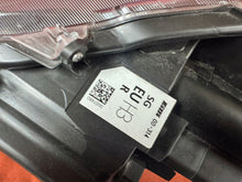 Load image into Gallery viewer, Frontscheinwerfer Toyota Yaris Cross Matrix Rechts Scheinwerfer Headlight SCH1621501014rm