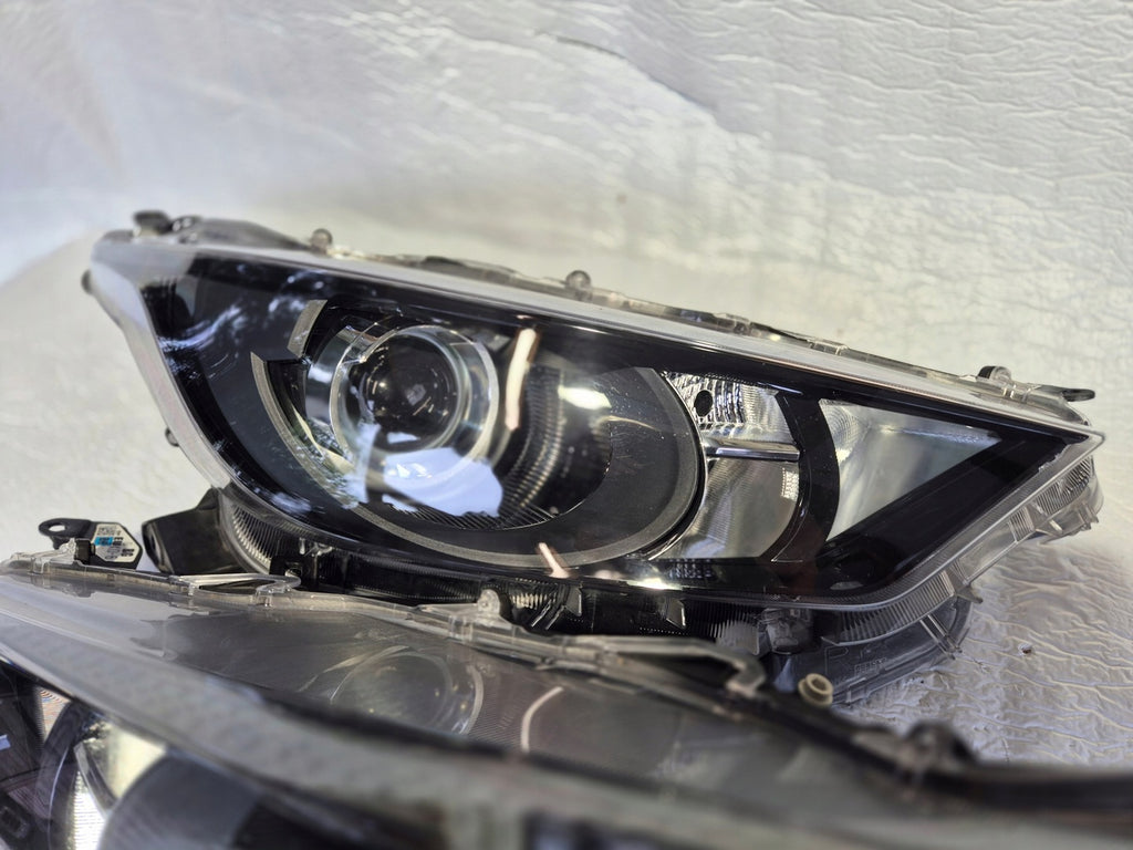 Frontscheinwerfer Toyota Yaris 81130-K0060 Ein Satz Scheinwerfer Headlight SCH1372935069gj