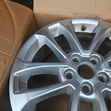 Load image into Gallery viewer, 1x Alufelge 17 Zoll 7.0" 5x108 50ET Glanz Silber LJ6C-1007-A2A Ford Kuga Iii FEL5371112534ig