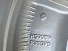 Load image into Gallery viewer, 1x Alufelge 16 Zoll 6.5" 5x114.3 50ET Glanz Silber 403007372R Dacia Duster FEL3441889539uc