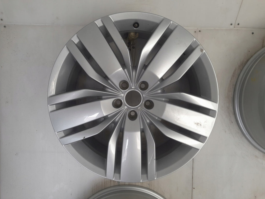 1x Alufelge 20 Zoll 8.0" 5x112 34ET Glanz Silber 3QF601025J VW I Rim Wheel FEL6941970223dq