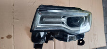 Laden Sie das Bild in den Galerie-Viewer, Frontscheinwerfer Jeep Grand Cherokee 68289239AE Links Scheinwerfer Headlight SCH5771477601iu